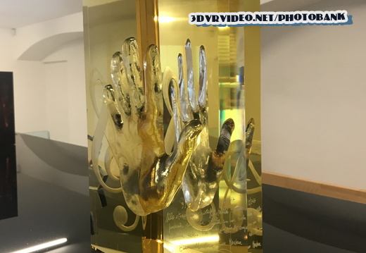 04 Czech Glass Hands Litomerice 0013